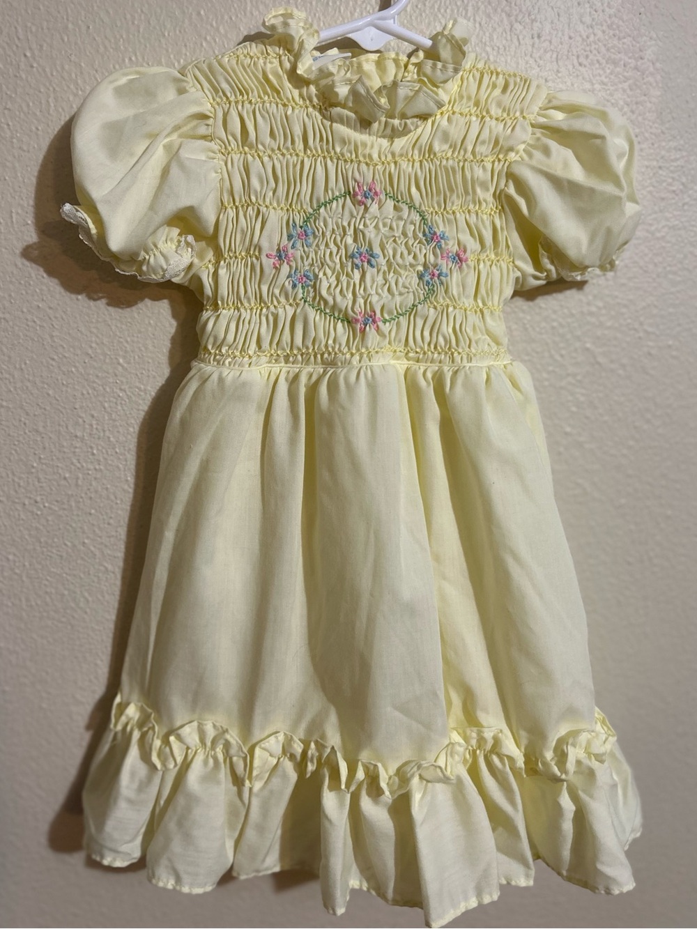 Winnie the Pooh Vintage Yellow Smocked Girls Dress Floral Embroidery 4T Disney